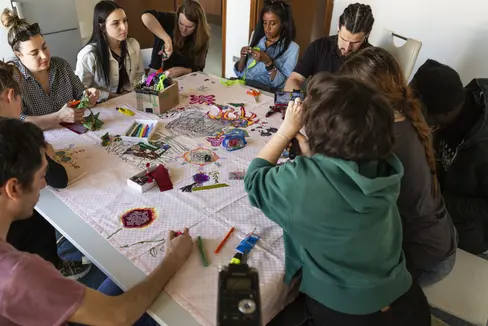 Un'mmagine del progetto Lemayr Salute – Abitare le arti, i corpi, le relazioni. La Ripartizione Cultura italiana della Provincia autonoma di Bolzano promuove il secondo bando “Cura di Cultura 2.0”, dedicato al sostegno di progetti nel settore del welfare culturale. (Foto: Samira Mosca. La foto può essere utilizzata solo nel contesto di questo comunicato stampa)