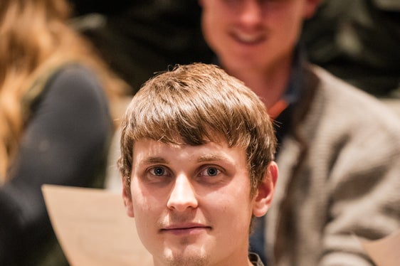 Freude über die bestandene Jägerprüfung: Jungjäger Hannes Huebser aus Freienfeld. (Foto: LPA/Bernhard Aichner)
