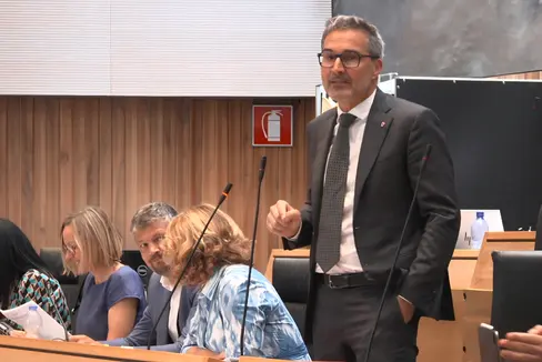 Meno debiti, investimenti mirati e un potenziamento dei servizi per i cittadini e le cittadine, questa è l’impronta distintiva di questo assestamento di bilancio, ha dichiarato il presidente della Provincia Arno Kompatscher dopo l’approvazione. (Foto: USP/Gnews)