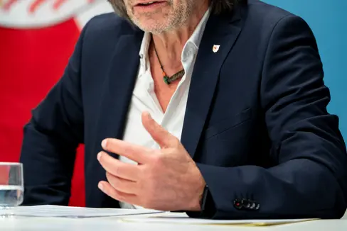 Gesundheitslandesrat Hubert Messner reagiert auf die Studie des Gesundheitsministeriums, in der die Einhaltung der LEA (Livelli Essenziali di Assistenza – Wesentliche Betreuungsstandards WBS) in der Gesundheitsversorgung anhand verschiedener Indikatoren bewertet wurde. (Foto: LPA/Fabio Brucculeri)