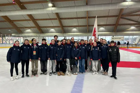 Die Eiskunstläuferinnen und Eiskunstläufer aus Südtirol belegten beim Arge-Alp-Wettbewerb in Varese den fünften Platz. (Foto: LPA/Anneliese Schenk)