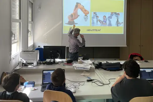 Nell’anno scolastico 2024/25 la Scuola professionale “Mattei” e l'Istituto Pluricomprensivo di Bressanone hanno dato il via ad una collaborazione, con un progetto sperimentale dedicato al tema della robotica. (Foto: USP)