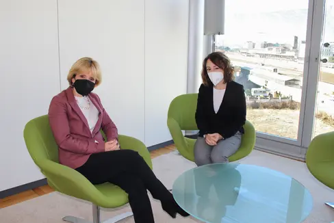 L'assessora Waltraud Deeg con la direttrice, Elisa Guerra (Foto: ASP/Carmen Kollmann)