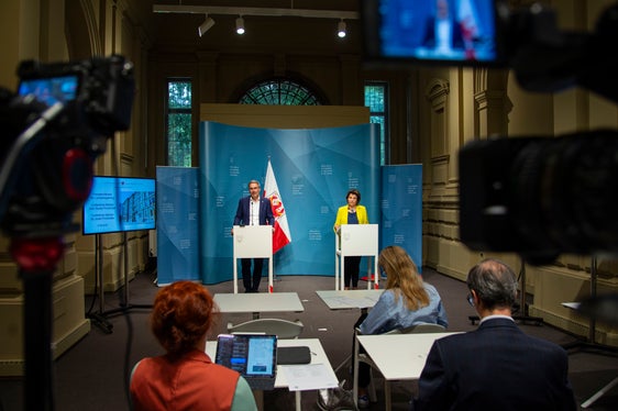 La Giunta provinciale si è occupata oggi (27 giugno) delle norme transitorie riguardanti la disciplina di varie attività edilizie sulle superfici naturali e agricole, che integrano le linee guida Natura e paesaggio Alto Adige (Foto: ASP/Fabio Brucculeri)