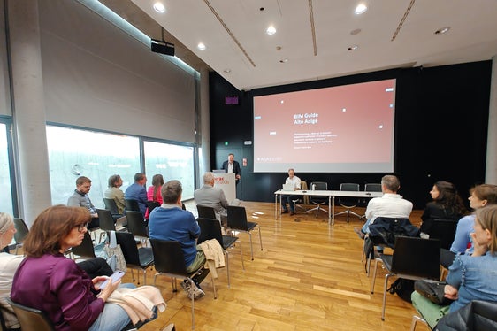 La metodologia BIM offre un enorme potenziale di risparmio nella progettazione, nella costruzione e nella manutenzione, ricorda Josef T. Hofer, direttore dell'ADAS (Agenzia Alto Adige Digitale) e della Ripartizione Informatica della Provincia. Anche il Consorzio dei Comuni e altri enti pubblici in futuro dovrebbero essere in grado di fare un uso migliore e più frequente del Building Information Modeling. (Foto: USP/Ursula Pirchstaller)
