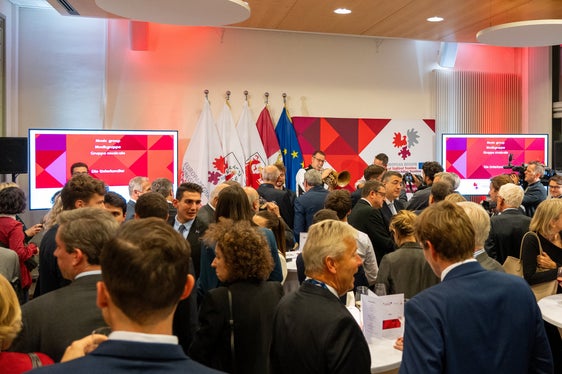 Der Festakt, der anlässlich des 30. Jubiläums des Verbindungsbüros am Dienstagabend in Brüssel stattfand. (Foto: Land Tirol/Pölzl)