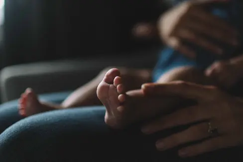 Nicht-EU-Bürgerinnen und Bürger müssen, um das Familien- und Kindergeld des Landes zu beziehen, Italienisch- oder Deutschkenntnisse nachweisen. Erste Prüfungen wurden nun abgenommen. (Foto: Unsplash)