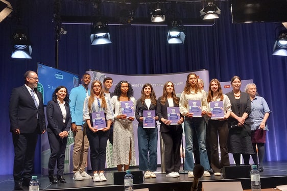 Der Wettbewerb “Sag’s Multi” wird bereits zum 15. Mal ausgetragen. Die Schülerinnen und Schüler des Torricelli haben ihre Fähigkeiten unter Beweis gestellt und haben es ins Finale geschafft. (Foto: LPA/Torricelli-Gymnasium)