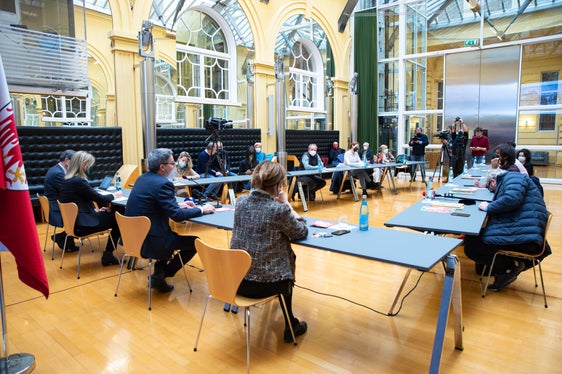 LH Kompatscher blickte auf ein Jahr Corona-Pandemie zurück: Trotz Krise hat es auch Erfolge gegeben. (Foto: LPA/Barbara Franzelin)