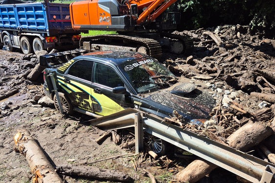 Dopo la colata detritica nel rio di Rattisio vecchio in Val Senales, in cui è rimasta sepolta un'auto, l'Area funzionale Bacini montani ha iniziato i lavori di bonifica il 7 luglio. (Foto: Ufficio Sistemazione bacini montani ovest dell'Agenzia per la Protezione civile/Martin Eschgfäller)