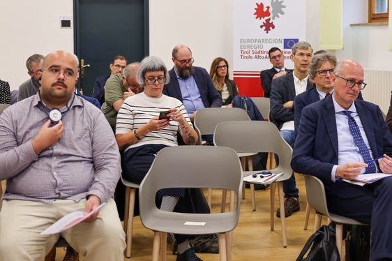 Primo da sinistra il direttore dell'Istituto di promozione del lavoratori IPL di Bolzano, Stefan Perini. (Foto: Juliet Astafan/Archivio Ufficio stampa Provincia autonoma di Trento)
