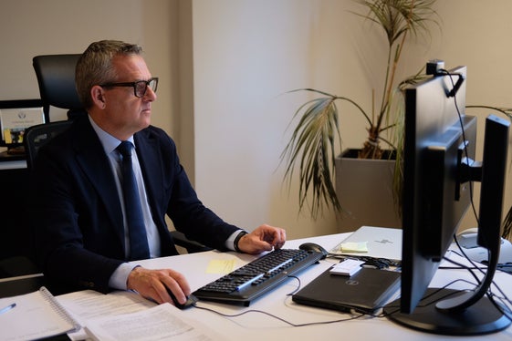 Die Infrastrukturen des Landes zeigen laut Landesrat Christian Bianchi eine strukturelle Verbesserung der Leistungen, einen Energiemix mit immer geringerer Abhängigkeit von fossilen Brennstoffen sowie eine höhere Widerstandsfähigkeit gegenüber klimatischen und wirtschaftlichen Schwankungen. (Foto: LPA/ Gianluca Crocco)