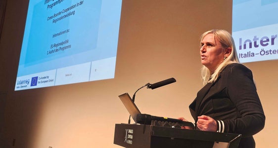 Barbara Lerch, rappresentante dell'Unità di Coordinamento Regionale Interreg del Tirolo: “L'Euregio è un partner affidabile per avvicinare l'Europa ai cittadini con progetti ben strutturati.” (Foto: Euregio)