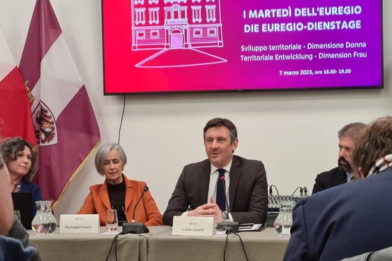 Mariangela Franch von der Universität Trient und Landesrat Achille Spinelli bei der gestrigen Vorstellung (Foto: Euregio)