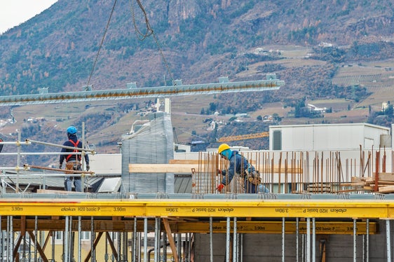 Bis 31. Dezember 2026 gibt es für die energetische Sanierung von Gebäuden oder den energieeffizienten Neubau die Möglichkeit, mehr Baumasse zu verbauen. (Foto: Peter Daldos)