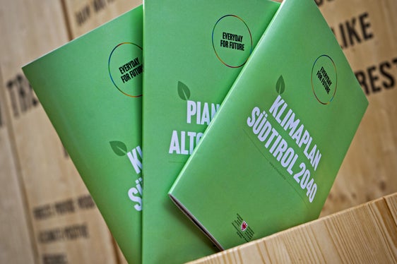 Der Klimaplan Südtirol 2040 ist kein statischer Plan, sondern flexibel. Mit Hilfe von Forschern, Experten, dem Bürgerrat und dem Stakeholderforum soll er immer wieder neu in Richtung Ziel - Klimaneutralität - ausgelotet werden. (Foto: LPA/Fabio Brucculeri)