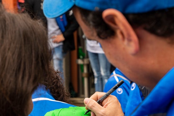 Ein Autogramm für den Landeshauptmann (Foto: LPA/Fabio Brucculeri)