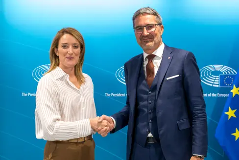 EU-Parlamentspräsidentin Metsola (l.) und LH Kompatscher (r.) beim Treffen in Brüssel (Foto: Europäische Union/EP/DainaLeLardic)