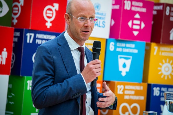 Il professor Alex Weissensteiner: Tutti gli istituti di ricerca dell'Alto Adige sono impegnati a raggiungere gli obiettivi del Piano Clima. In riferimento ai risultati scientifici, vorremmo preparare una relazione ogni due anni. (Foto: ASP/Fabio Brucculeri)