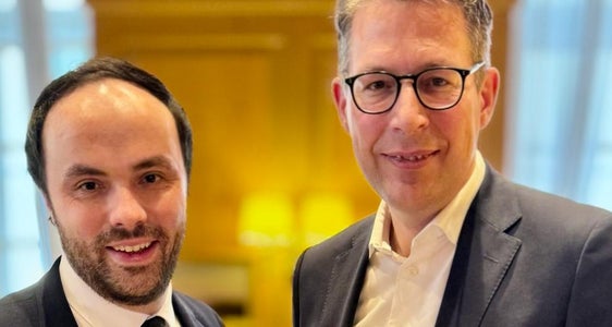 L'Alto Adige e la Baviera vogliono ampliare la loro cooperazione nel campo della cultura e della ricerca. Nella foto (da sinistra) l'assessore Achammer e il Ministro della Baviera Blume. (Foto: ASP)