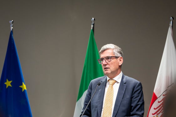 Der EU-Abgeordnete Herbert Dorfmann betonte, wie lange die EU um den Migrationspakt gerungen hat. Ab Juni ist die Reform des europäischen Asylsystems vollständig in Kraft. (Foto: LPA/Fabio Brucculeri)