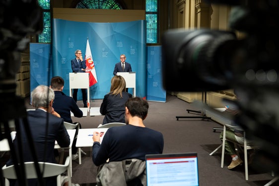 Il presidente Arno Kompatscher e l'assessore Christian Bianchi hanno ricordato che: “Le opere di edilizia pubblica hanno grande rilevanza per il territorio provinciale e contribuiscono ad aumentare la qualità della vita e il benessere di cittadine e cittadini”. (Foto: USP/Fabio Brucculeri)