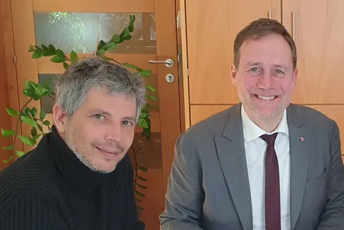 Landesrat Bessone (r.) und der Direktor des Amts für Hochbau Ost, Andrea Sega (l.) (Foto: LPA)