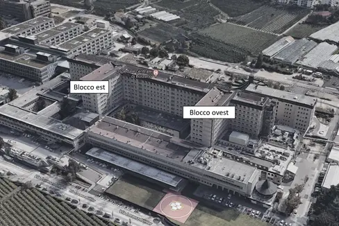 Uno dei progetti inclusi nel programma d'investimenti riguarda la ristrutturazione e riconversione delle due “torri” dell'ospedale di Bolzano (Foto: ASP/ Google Maps)