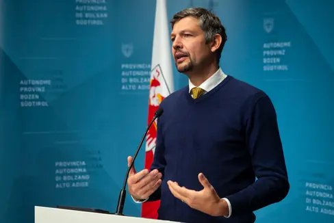 L'assessore alla mobilità, Daniel Alfreider, nel corso della conferenza stampa odierna (Foto: ASP/F. Brucculeri)