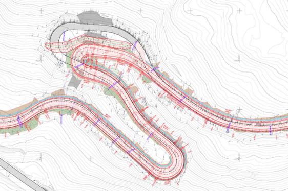 In rosso, il nuovo tracciato della strada per il Passo di Valparola con il vicino muro di protezione. (Foto: Ripartizione Infrastrutture)