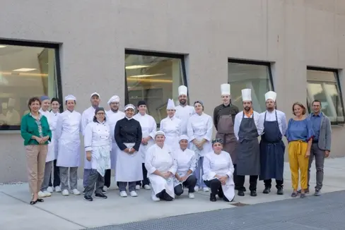 An der Landesberufsschule Savoy in Meran hat nach einer zweijährigen Pause im September 2021 wieder ein Lehrgang zur Nachqualifizierung im Küchenbereich begonnen. (Foto: LPA/Bildungsdirektion)