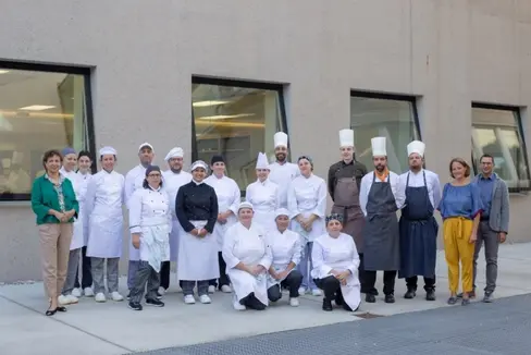 An der Landesberufsschule Savoy in Meran hat nach einer zweijährigen Pause im September 2021 wieder ein Lehrgang zur Nachqualifizierung im Küchenbereich begonnen. (Foto: LPA/Bildungsdirektion)