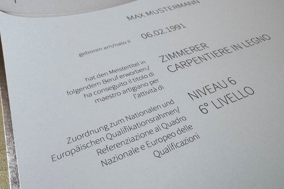 Facsimile des Meisterbriefs zu der Zuordnung zu Niveau 6 des nationalen und damit auch des europäischen Qualifikationsrahmens (LPA/Landesamt für Lehrlings- und Meisterausbildung).