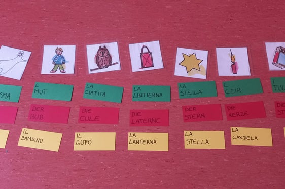 Bei einer Hospitation im Kindergarten Scurcià in St. Ulrich erhielt die Delegation aus der Republik Moldau Einblick in die Praxis der Mehrsprachigkeit im ladinischen Bildungsbereich. (Foto: LPA/Direktion Ladinische Bildung und Kultur)