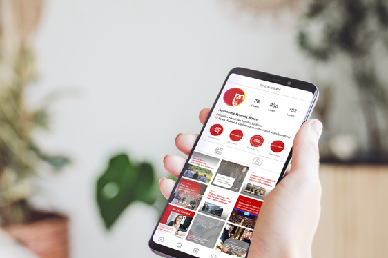 Nachrichten und Bilder von der Landesregierung und Landesverwaltung gibt es seit September 2022 auch auf dem neuen offiziellen Instagram-Kanal @land.suedtirol. (Foto: LPA)
