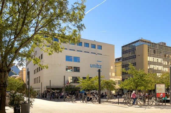 Über die Reform der Universitäts- und Hochschulrechts wurde eine Ausnahmeregelung für die Freie Universität Bozen eingeführt, mit der die Berufung deutschsprachiger Professorinnen und Professoren erleichtert wird. (Foto: unibz)