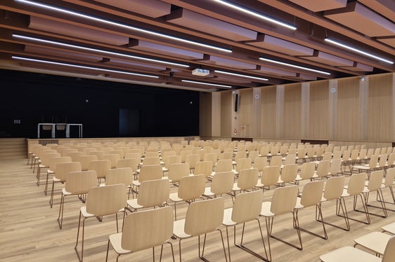 Auf Vorschlag des Landesrats für Hochbau, Valorisierung des Vermögens, Grundbuch und Kataster, Christian Bianchi, genehmigte die Landesregierung die Unterzeichnung einer Vereinbarung mit der Gemeinde Sterzing zur Kofinanzierung der Aula Magna der Mittelschule Sterzing. (Foto: LPA)