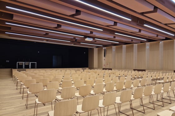 Auf Vorschlag des Landesrats für Hochbau, Valorisierung des Vermögens, Grundbuch und Kataster, Christian Bianchi, genehmigte die Landesregierung die Unterzeichnung einer Vereinbarung mit der Gemeinde Sterzing zur Kofinanzierung der Aula Magna der Mittelschule Sterzing. (Foto: LPA)