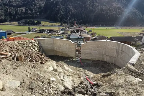L'Ufficio Sistemazione bacini montani Est ha iniziato i lavori di messa in sicurezza del Fossato Horner, a Vandoies, nel 2021 (Foto: USP/Ufficio Sistemazione bacini montani Est della Provincia/Andreas Unterberger)