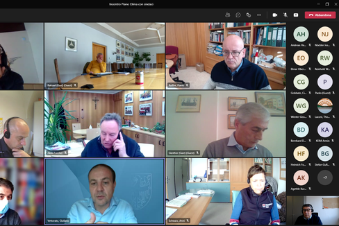 LR Giuliano Vettorato hat den Südtiroler Bürgermeistern die wichtigsten Inhalte des Vorschlags zur Aktualisierung des Klimaplans vorgestellt. (Foto: LPA)