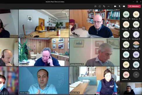 LR Giuliano Vettorato hat den Südtiroler Bürgermeistern die wichtigsten Inhalte des Vorschlags zur Aktualisierung des Klimaplans vorgestellt. (Foto: LPA)