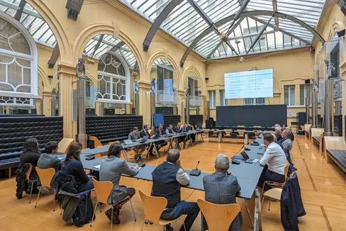 Am 6. Mai fand in Bozen ein weiteres Treffen des Landesmobilitätsressorts mit Vertretungen der Bahngesellschaft RFI, der betroffenen Gemeinden sowie des Bauernbundes statt, um den Ausbau der Bahnlinie Bozen-Meran zu besprechen. (Foto: LPA/Ingo Dejaco)