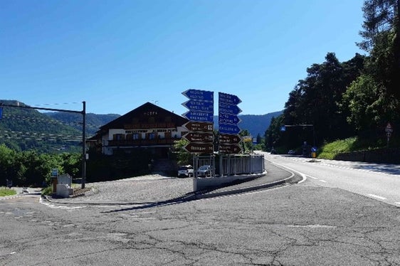 L'incrocio per Aldino sulla SS48 dopo l'intervento di messa in sicurezza (Foto: ASP/Ufficio tecnico strade Centro-Sud)
