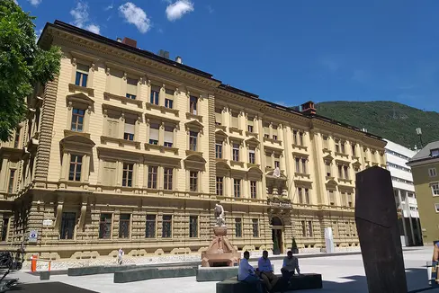 Im Palais Widmann in Bozen haben sich der Landeshauptmann und der Landesrat für Mobilität mit dem italienischen Minister für Infrastrukturen und nachhaltige Mobilität Enrico Giovannini über den Brennerkorridor ausgetauscht. (Foto: LPA/Silvia Fabbi)