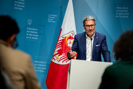 La Giunta provinciale ha deciso oggi (26 agosto) di aderire all'iniziativa della Rai “No Women - No Panel” e di promuoverla in tutta la provincia. Il presidente Arno Kompatscher è stato autorizzato a firmare il protocollo d'intesa che ufficializza la partecipazione della Provincia all'iniziativa. (Foto: USP/Fabio Brucculeri)