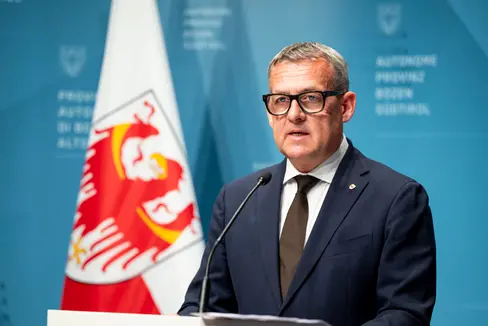 La Giunta provinciale ha approvato il Programma di edilizia pubblica del triennio 2025-2027. Oltre 354 milioni di euro per realizzare 112 opere. L'assessore Christian Bianchi ha sottolineato che: “Al centro dell'agire nell'edilizia pubblica, la sanità, il sociale, la scuola, la cultura e l'ambiente, sono punti fermi. (Foto: USP/Fabio Brucculeri)