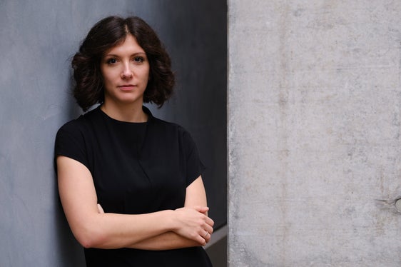 La scrittrice bolzanina Maddalena Fingerle presenterà il suo secondo libro alla Waltherhaus il 13 febbraio. (Foto: Dominik Rößler)