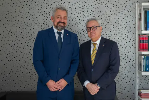 Confermati in carica dalla Giunta provinciale oggi (16 febbraio): da sinistra il direttore generale Alexander Steiner e il segretario generale Eros Magnago. (Foto: ASP/Greta Stuefer)