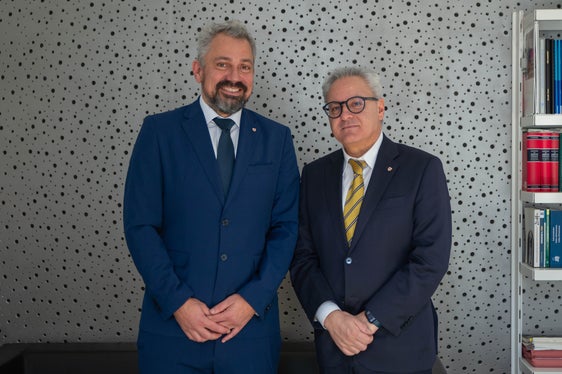 Wurden heute (16. Februar) von der Landesregierung in ihren Ämtern bestätigt: Generaldirektor Alexander Steiner und Generalsekretär Eros Magnago. (Foto: LPA/Greta Stuefer)