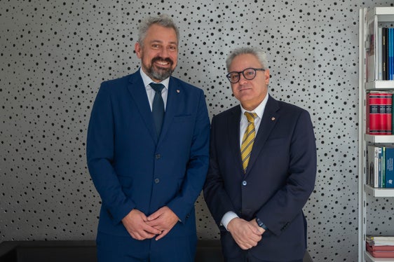 Wurden heute (16. Februar) von der Landesregierung in ihren Ämtern bestätigt: Generaldirektor Alexander Steiner und Generalsekretär Eros Magnago. (Foto: LPA/Greta Stuefer)